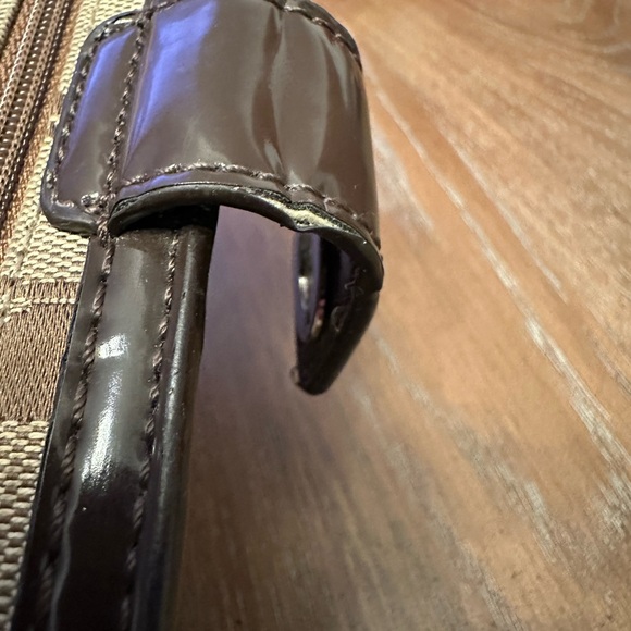 Coach bifold Wallet with front twist lock - Picture 7 of 8